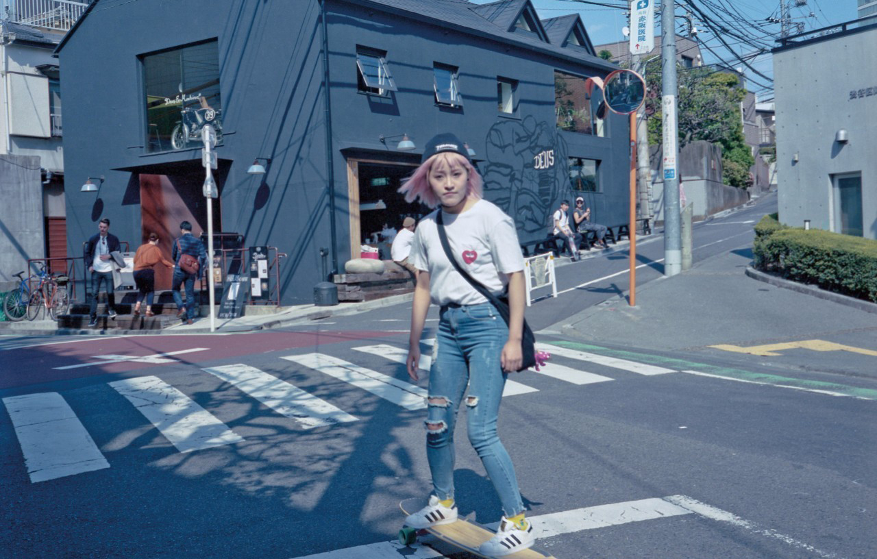 跟着东京本土滑板团体XK,站在滑板上刷街东京